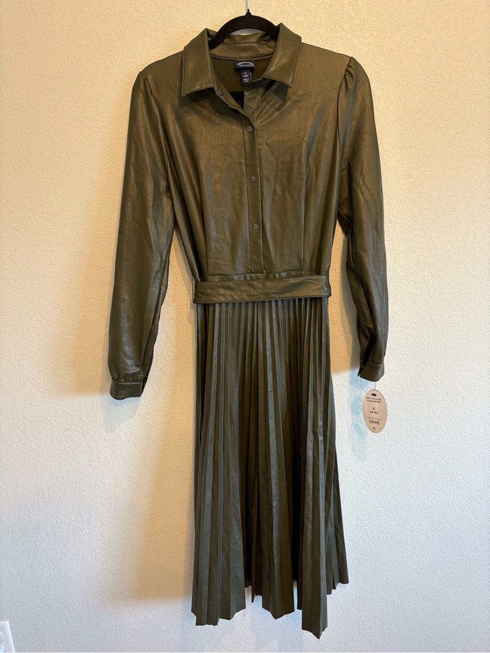 Faux Leather Pleated MIDI Dress Olive Green Chic Small NWT - Picture 4 of 15